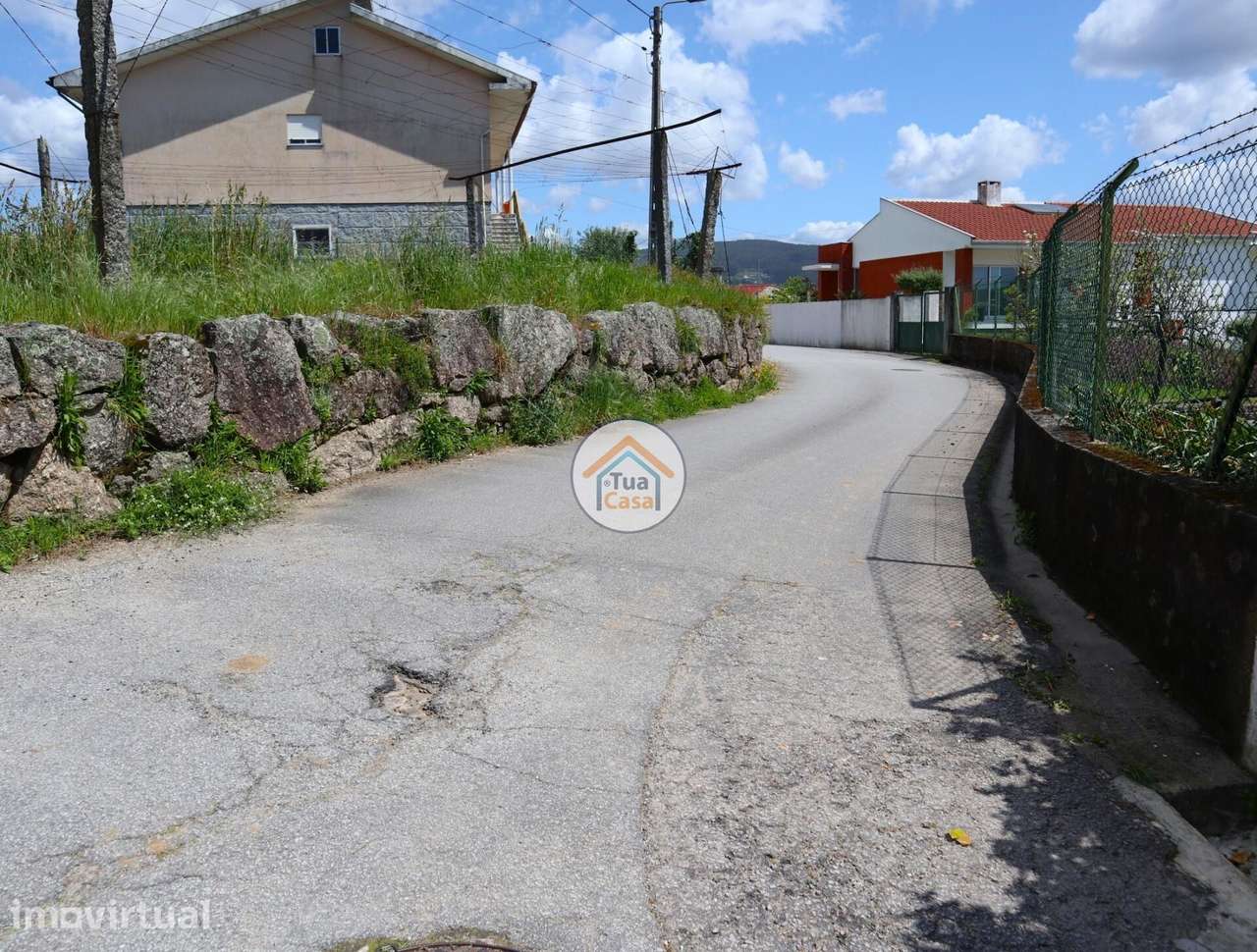 Terreno com área de construção em Arnoso Santa Maria !... - Grande imagem: 2/17