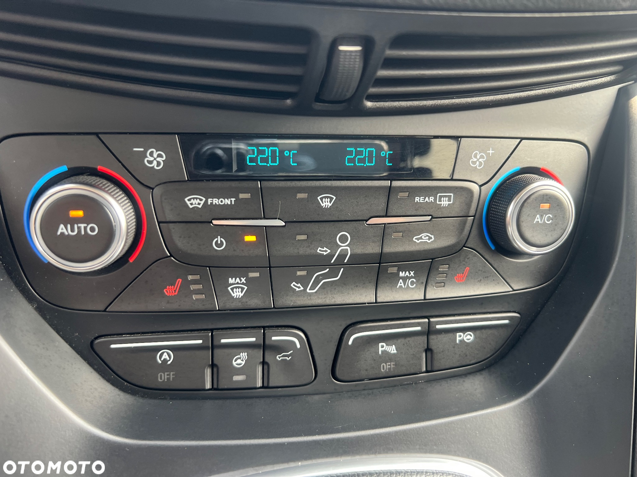 Ford Kuga 1.5 EcoBoost FWD Titanium - 24