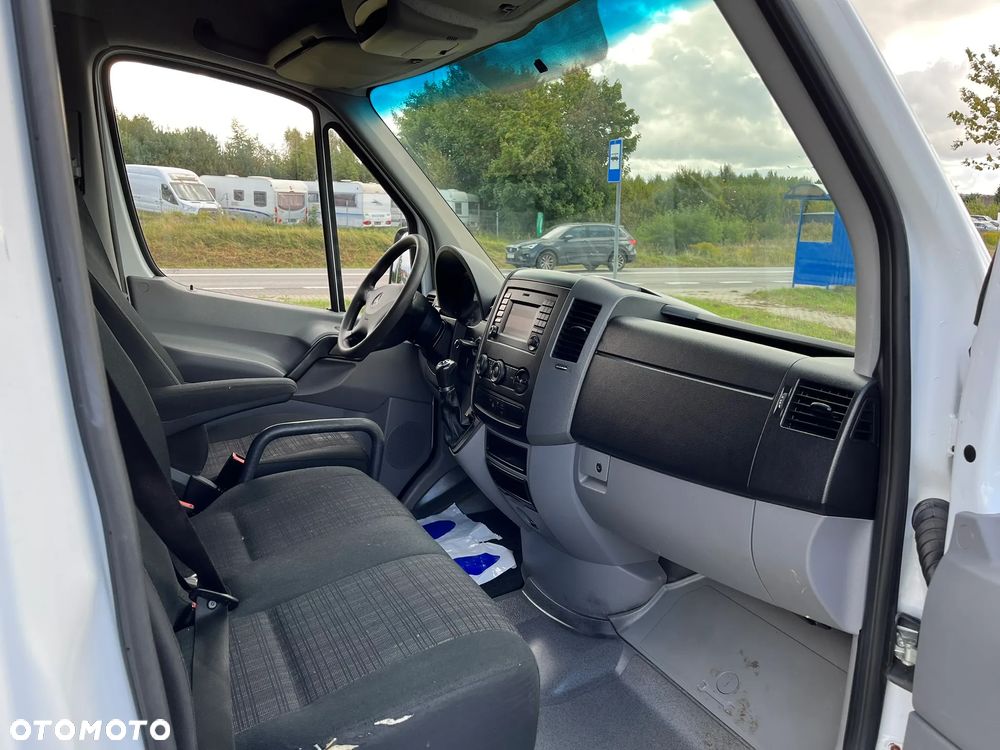 Mercedes-Benz Sprinter - 12