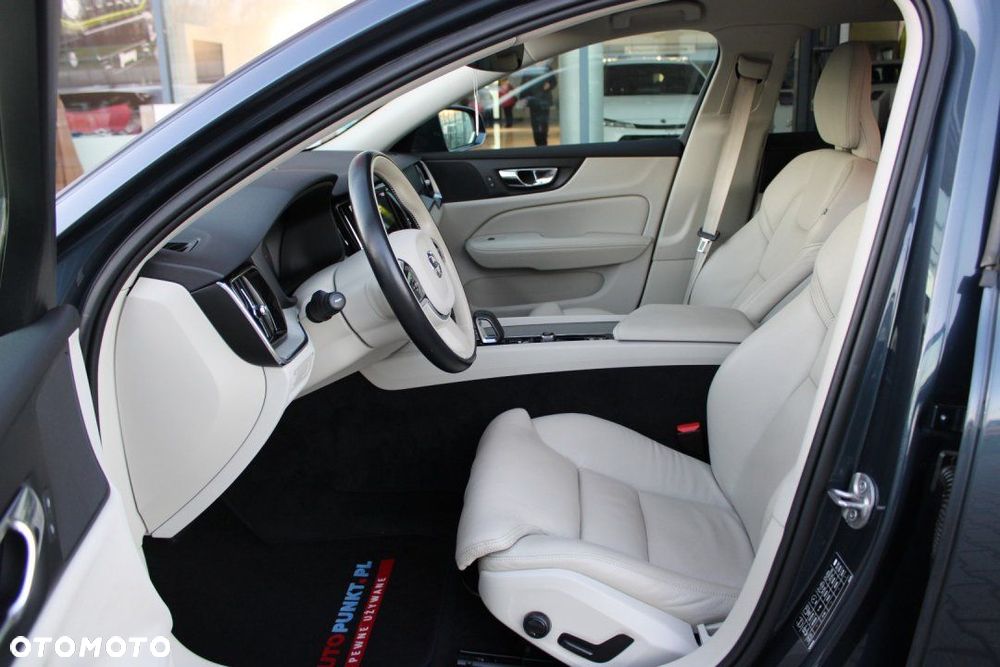 Volvo V60 Cross Country - 22