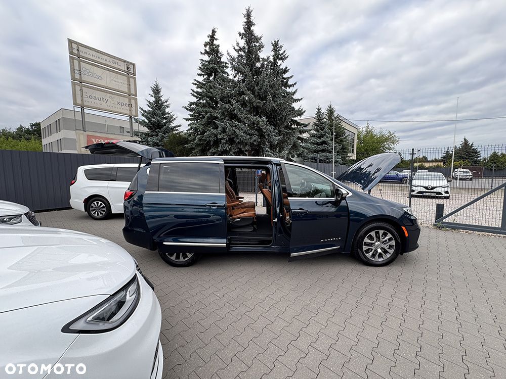 Chrysler Pacifica - 11