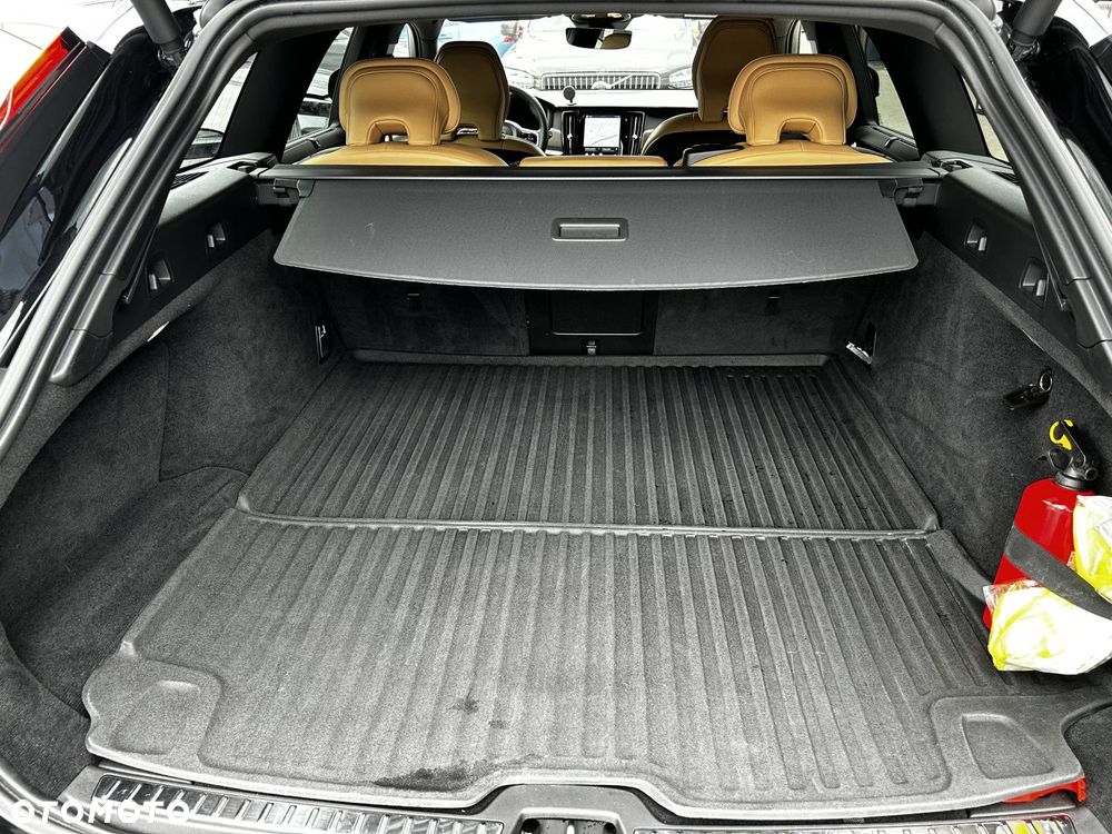 Volvo V90 Cross Country - 17