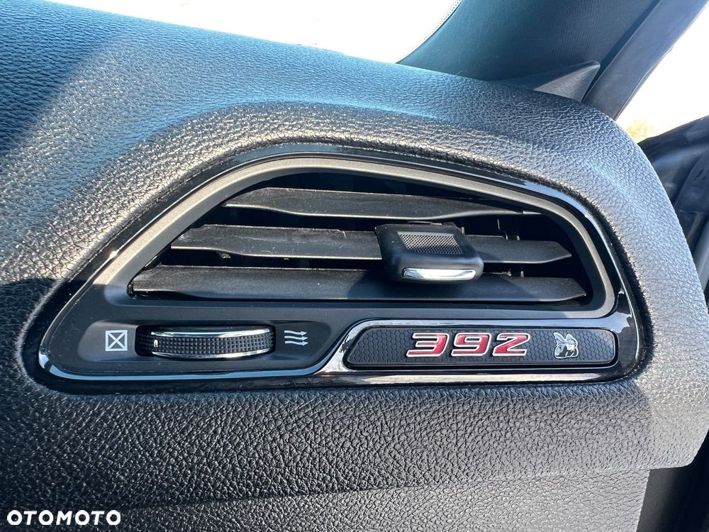 Dodge Challenger 6.4 Scat Pack - 21