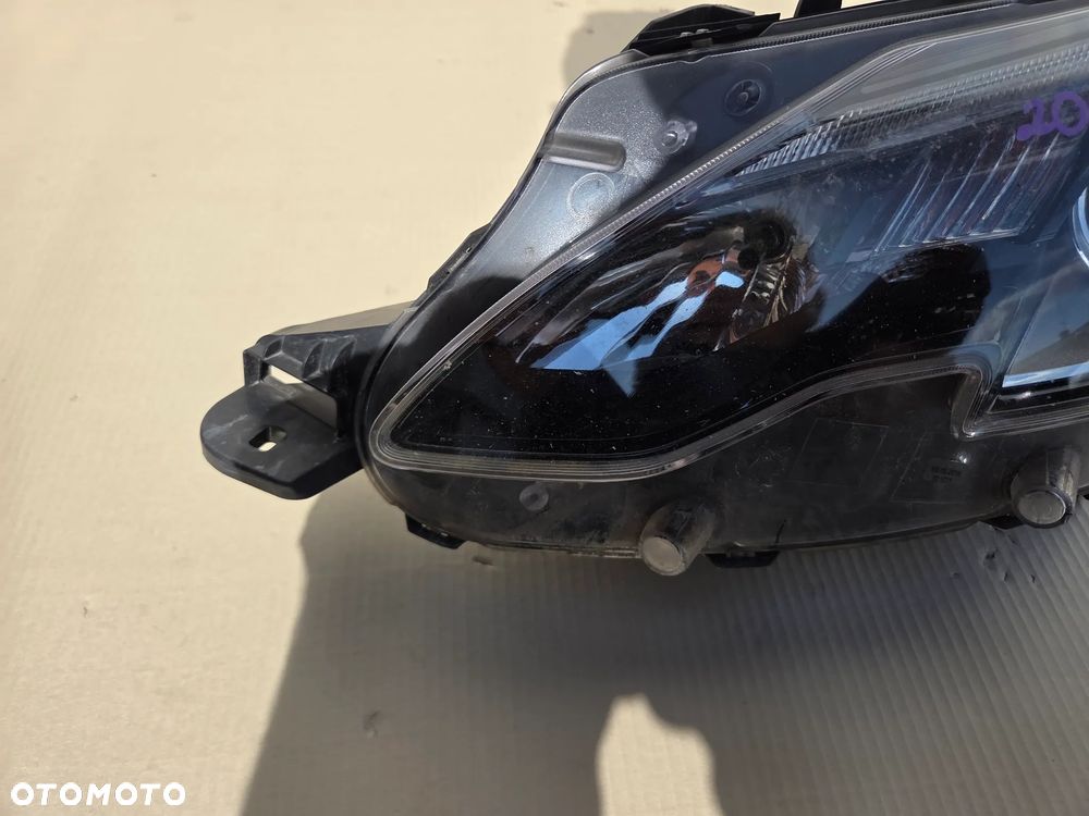 Lampa przednia lewa Peugeot 2008 I LIFT  9814749080 - 2