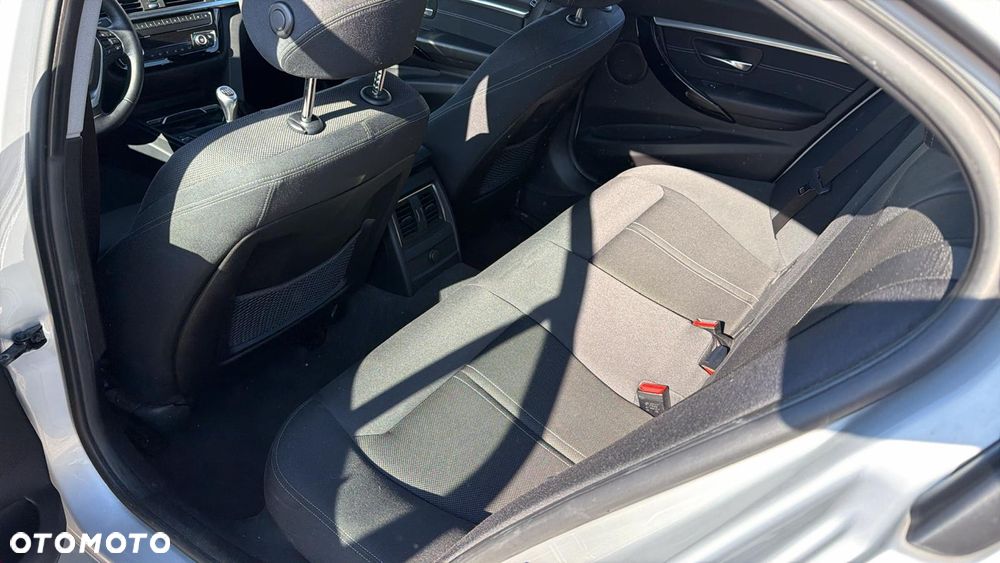 BMW Seria 3 318d Edition Luxury Line Purity - 31