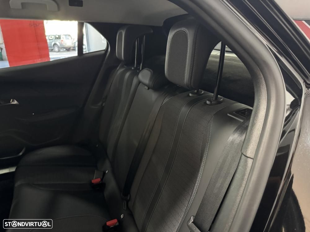 Peugeot 2008 1.2 PureTech Allure EAT8 - 44
