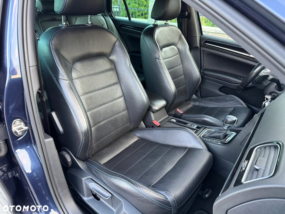 Volkswagen Golf - 11