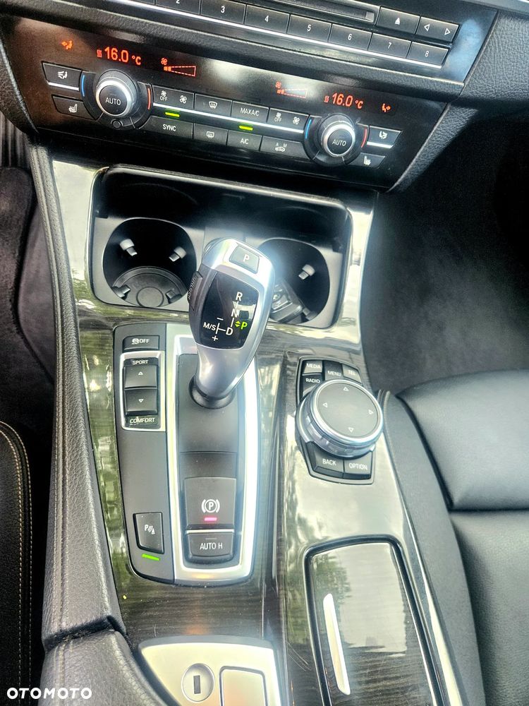 BMW Seria 5 520d Luxury Line - 32