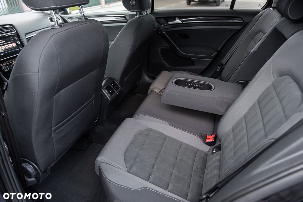 Volkswagen Golf - 28
