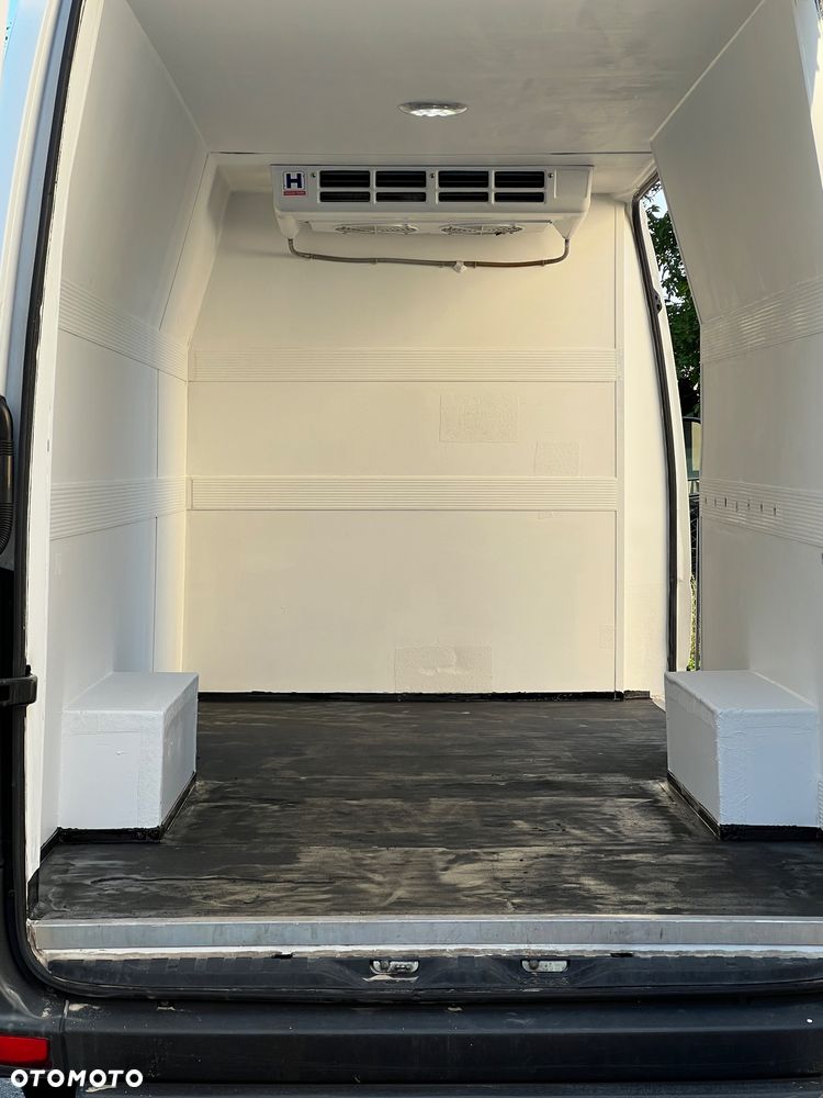 Mercedes-Benz Sprinter - 12