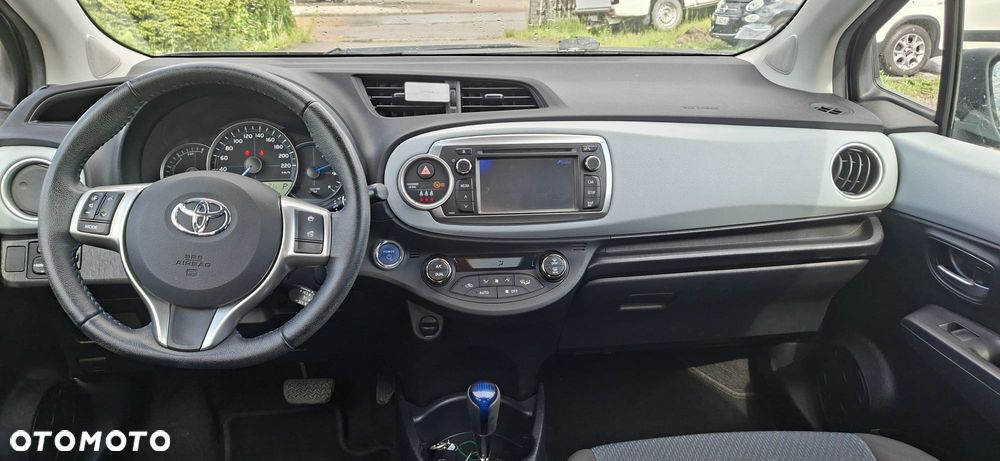 Toyota Yaris Hybrid 100 Dynamic - 9