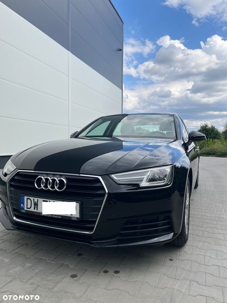 Audi A4 Limousine - 1