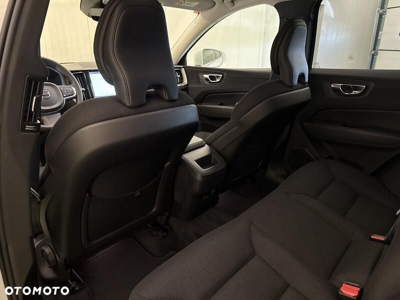 Volvo XC 60 B4 B Momentum Pro - 18
