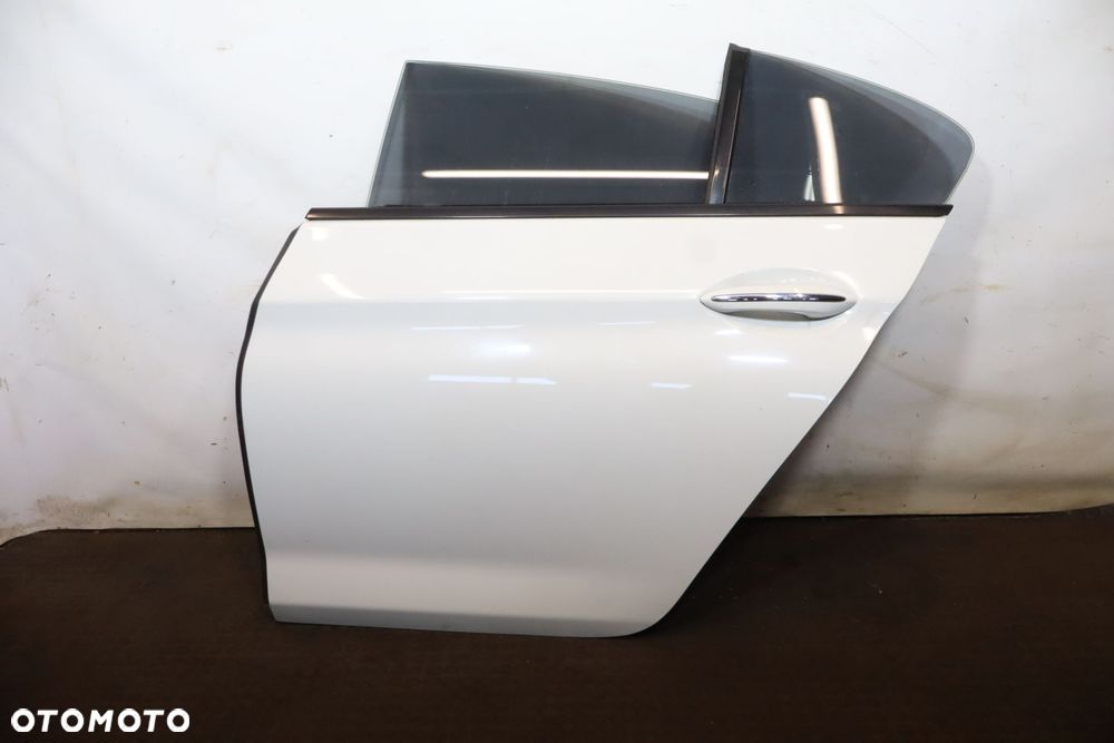 DRZWI LEWY TYŁ 6 640D F06 3.0D GRAN SEDAN A300 - 1