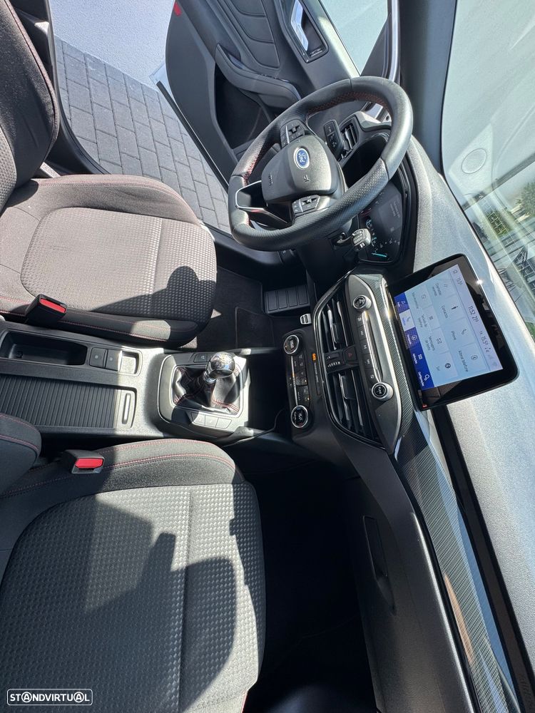 Ford Focus 1.0 EcoBoost MHEV ST-Line - 36
