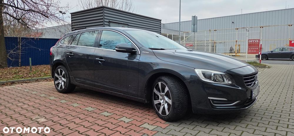 Volvo V60 D6 AWD Plug-in Hybrid Summum - 2