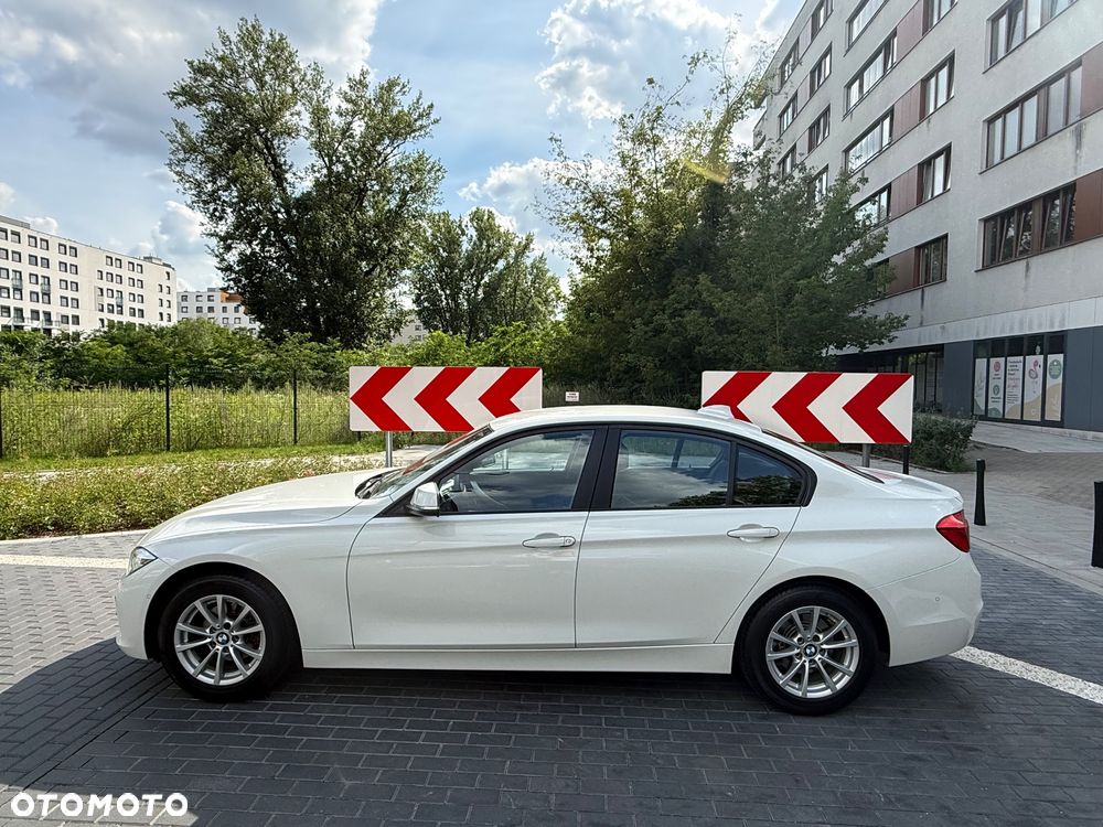 BMW Seria 3 318i - 1