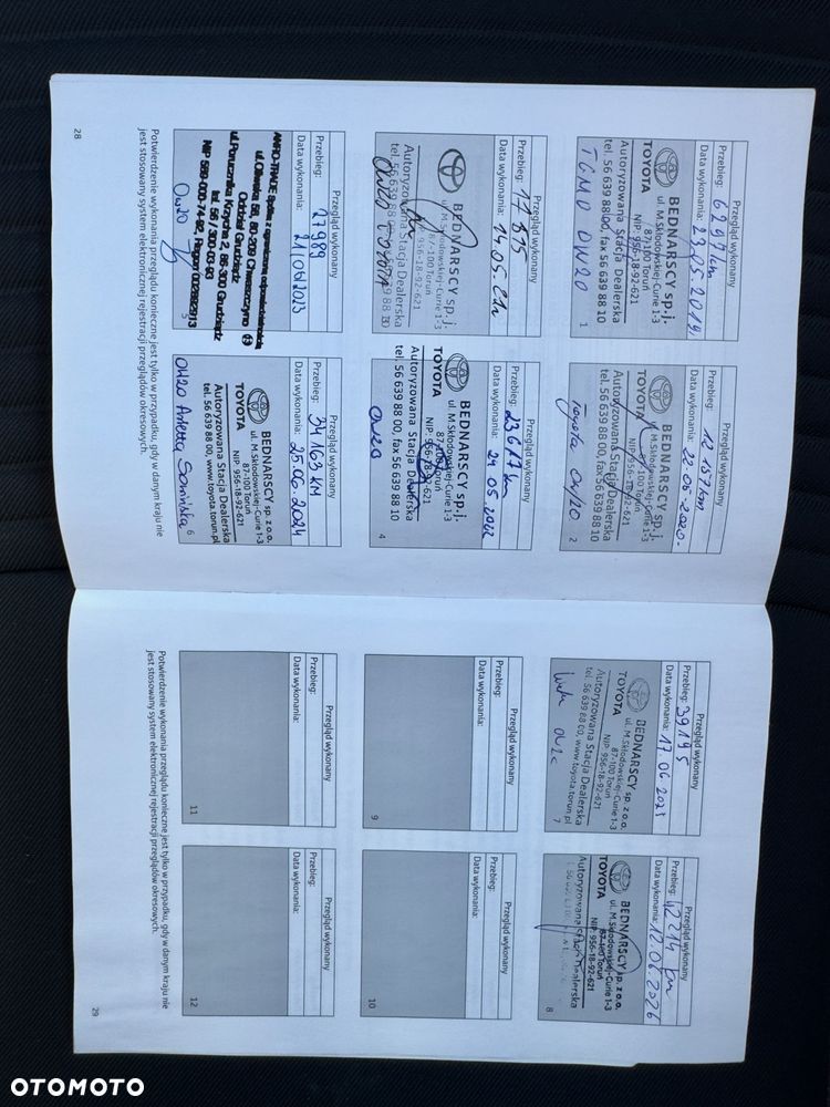 Toyota Yaris Hybrid 100 Selection Platinum - 17