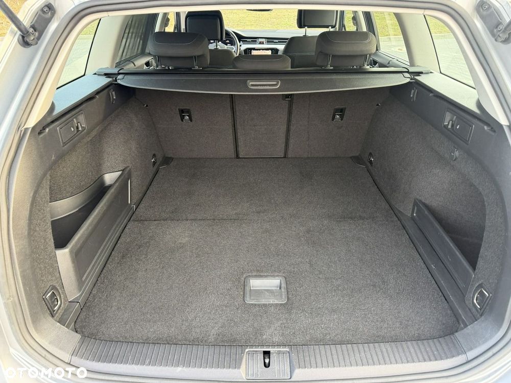 Volkswagen Passat - 38