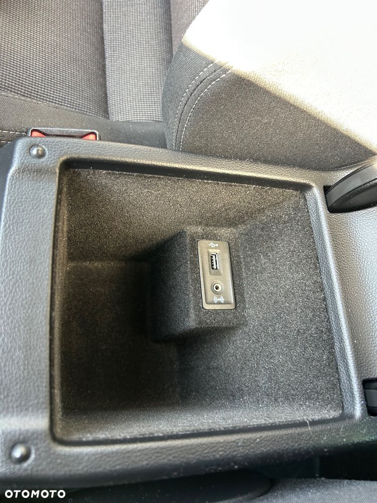Volkswagen Passat - 22