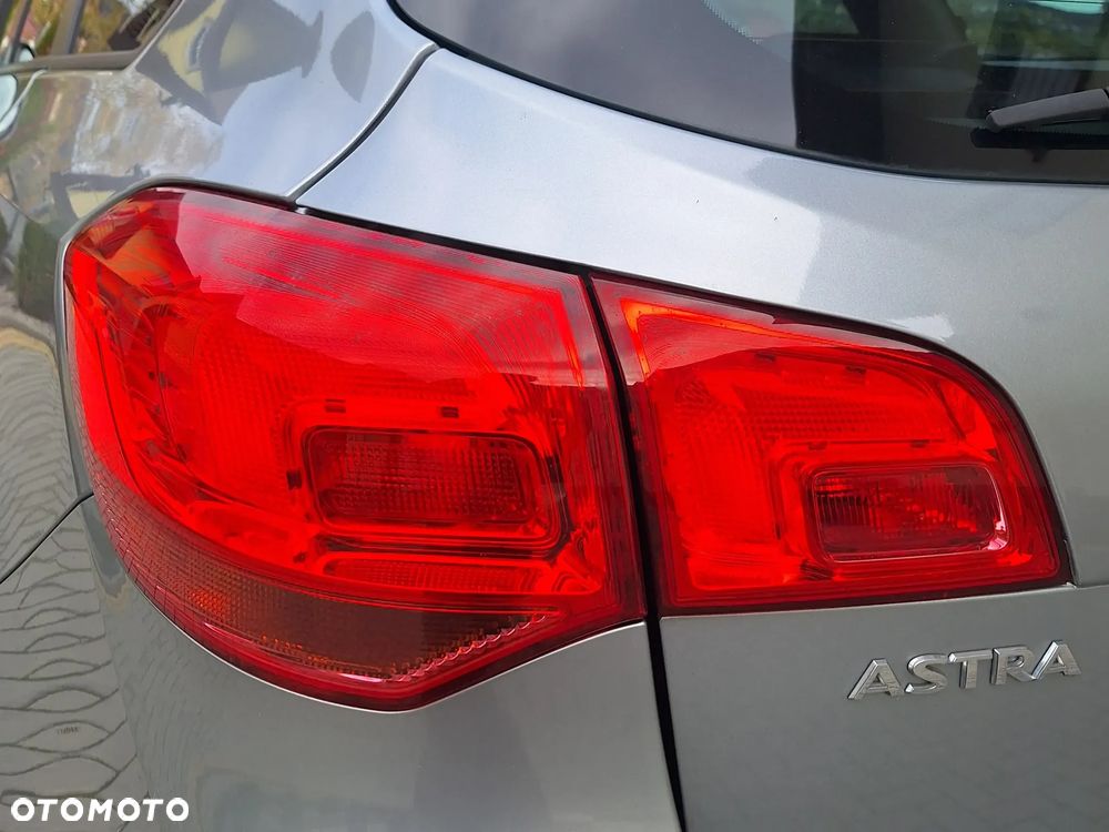 Opel Astra 2.0 CDTI DPF Active - 25