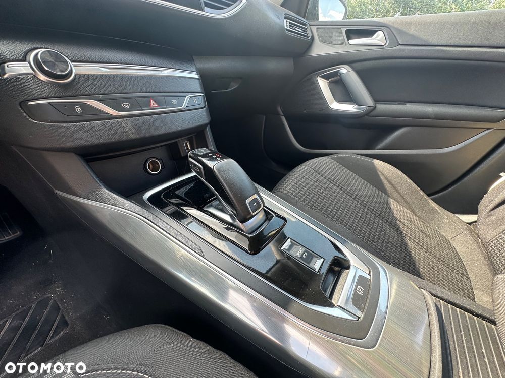 Peugeot 308 1.2 PureTech Active Pack S&S EAT8 - 12