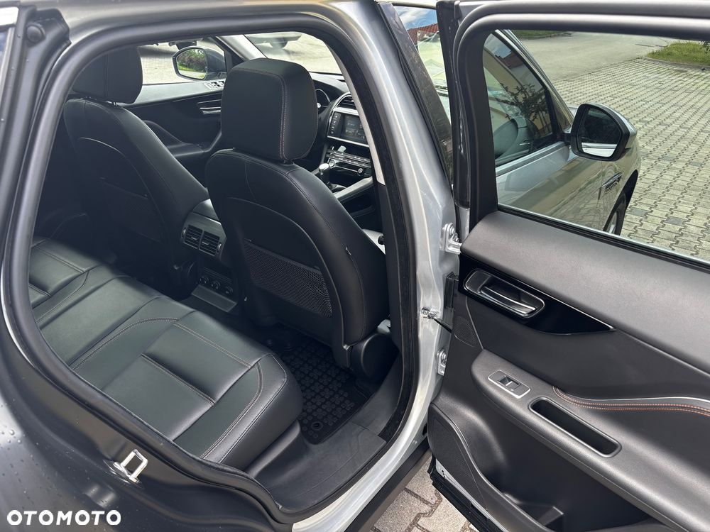 Jaguar F-Pace E-Performance Prestige - 11
