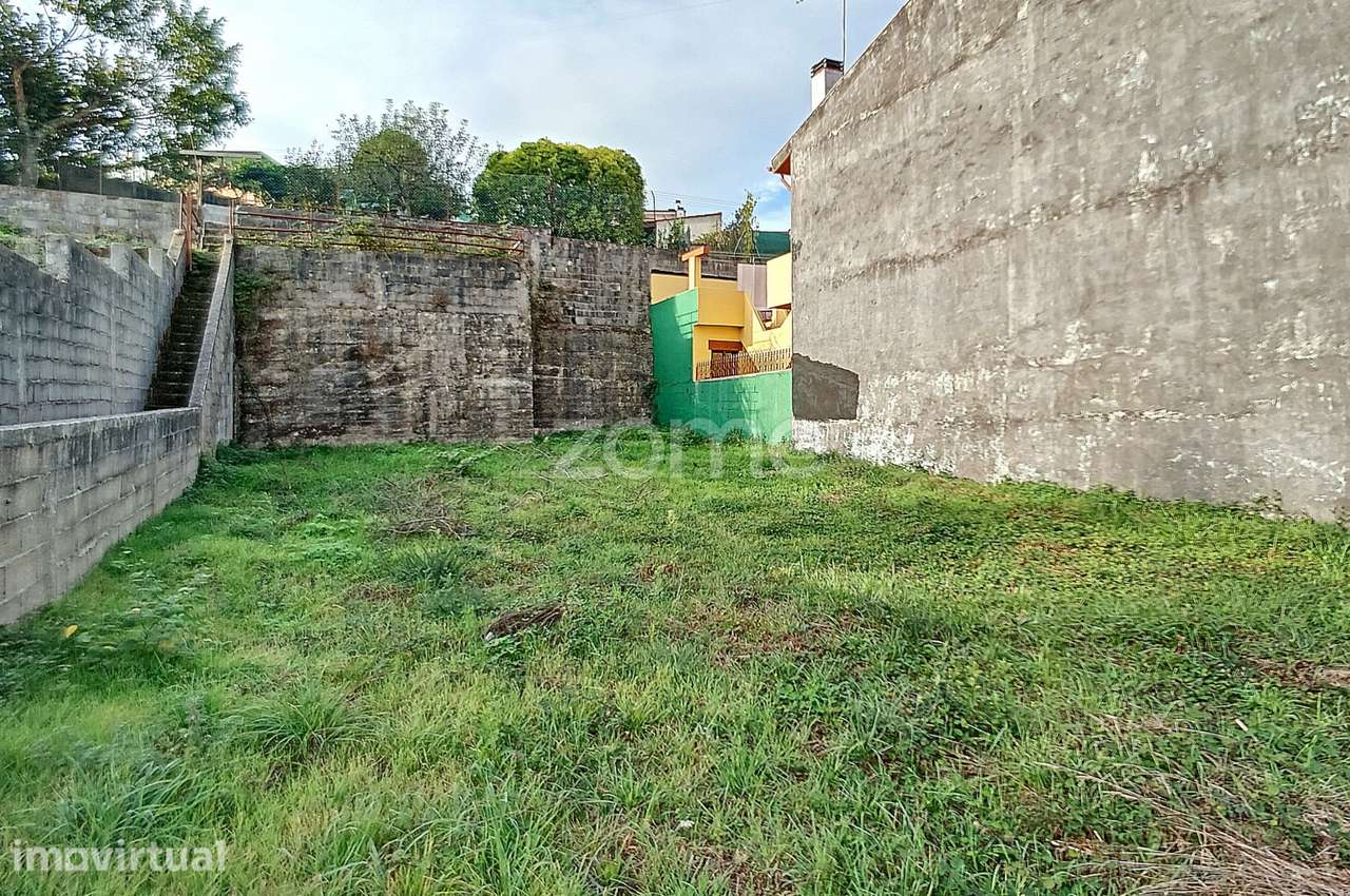 Lote de terreno de 270m2 para construção de moradia em V.N.Gaia - Grande imagem: 3/15