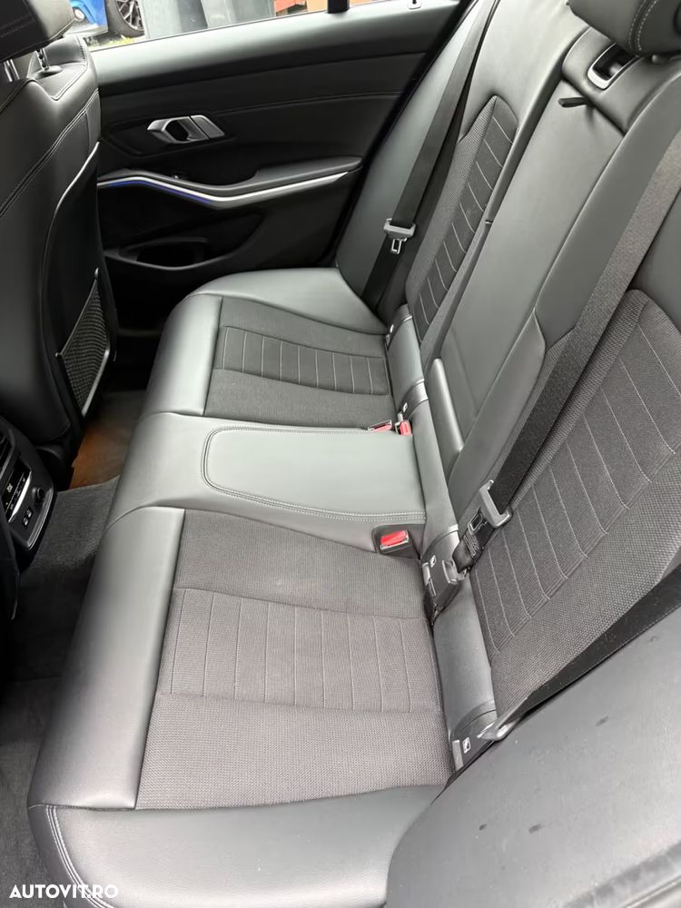 BMW Seria 3 320i Aut. Sport Line - 8