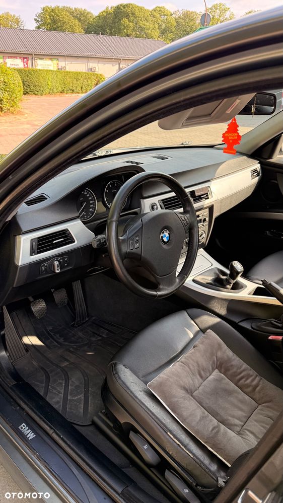 BMW Seria 3 318i - 11