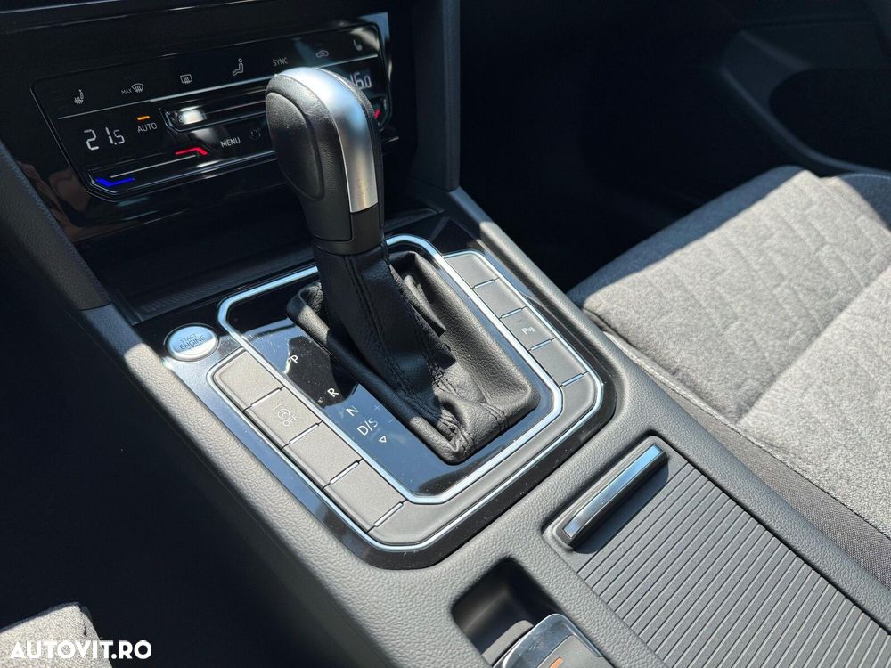 Volkswagen Passat - 11