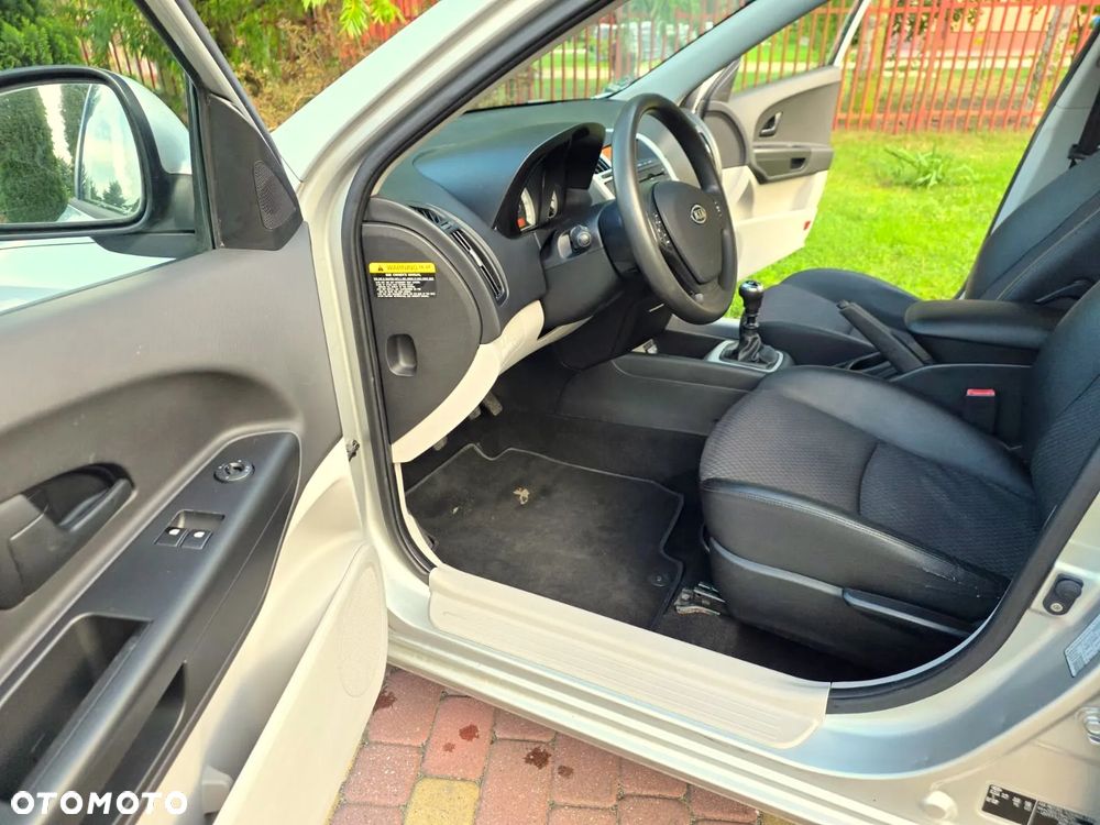 Kia Ceed - 21