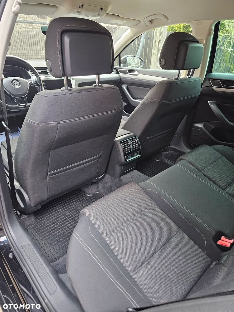 Volkswagen Passat - 13