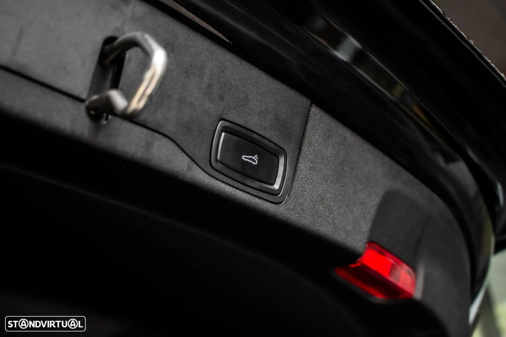 Porsche Taycan Cross Turismo 4 - 35