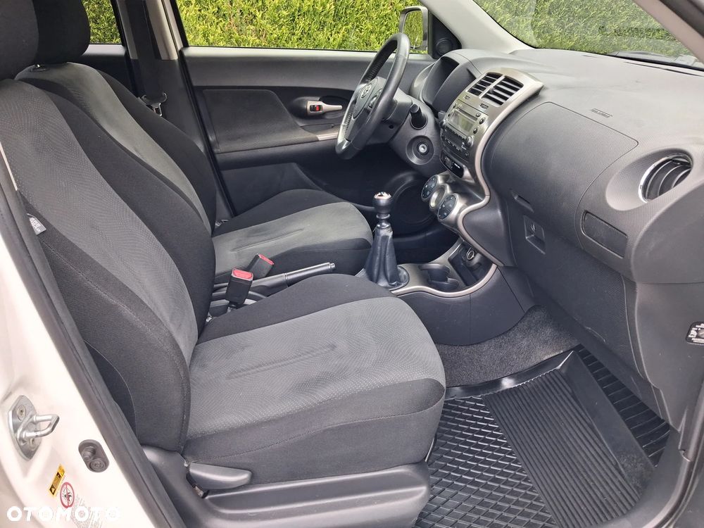 Toyota Urban Cruiser 1.4 D-4D Sol 4x4 EU5 - 11