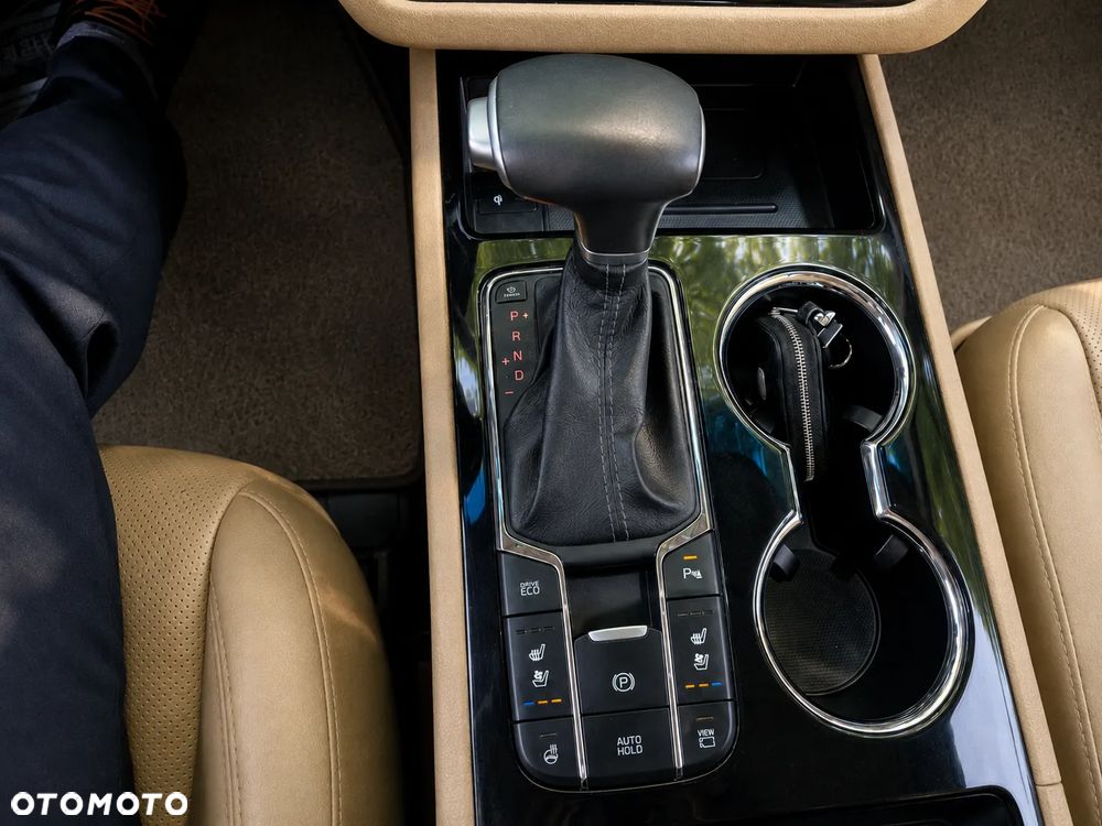 Kia Carnival - 6