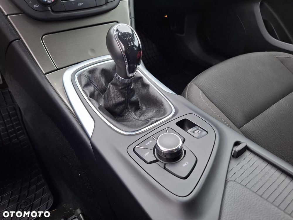 Opel Insignia 1.8 - 11