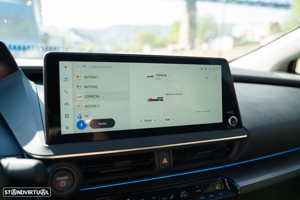 Toyota Prius 2.0 Plug-in Luxury - 23