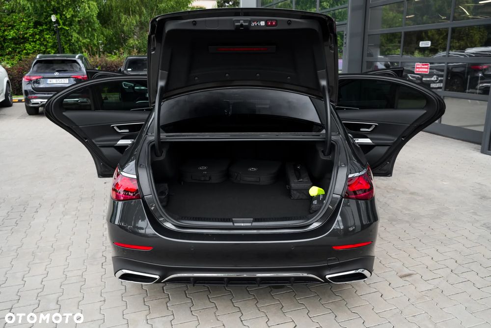 Mercedes-Benz Klasa E 300 de PHEV 4-Matic AMG 9G-Tronic - 19