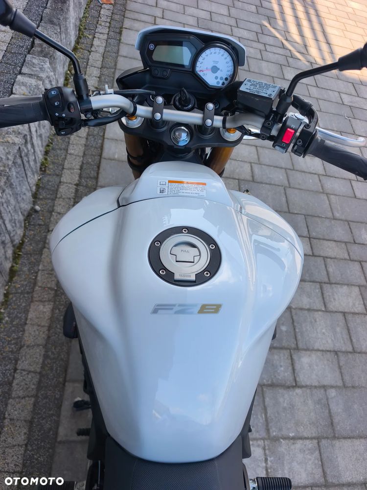 Yamaha FZ8 - 15