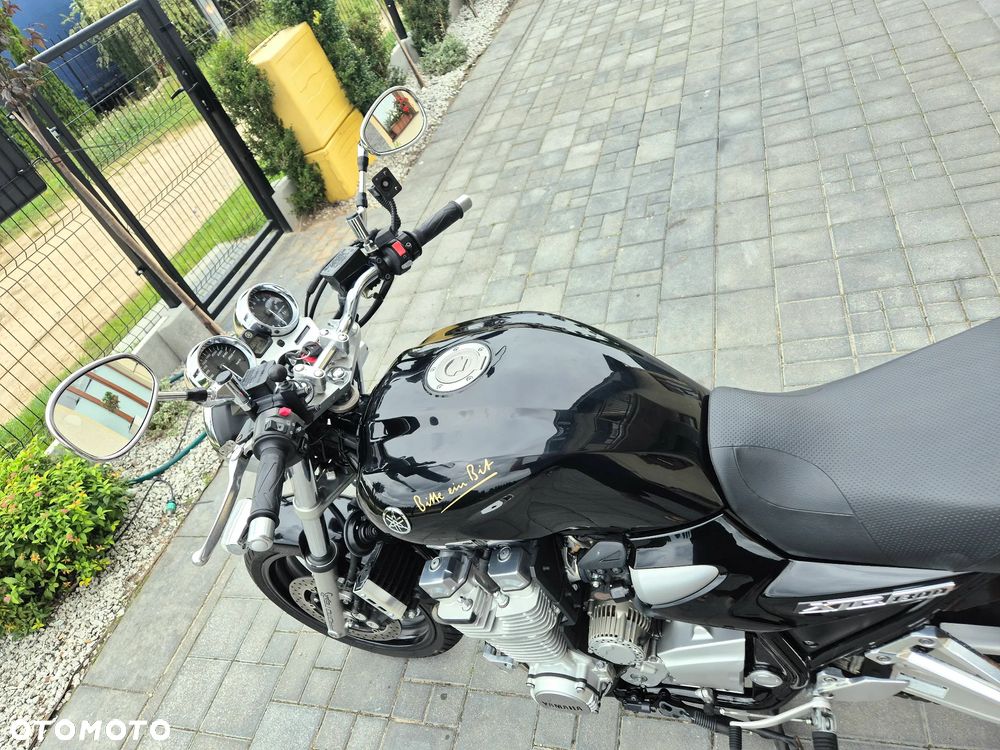 Yamaha XJR - 9