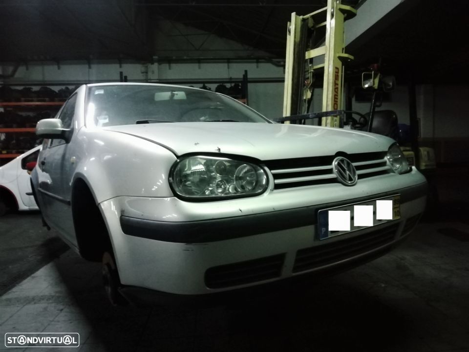 VW Golf IV 3 portas - 2