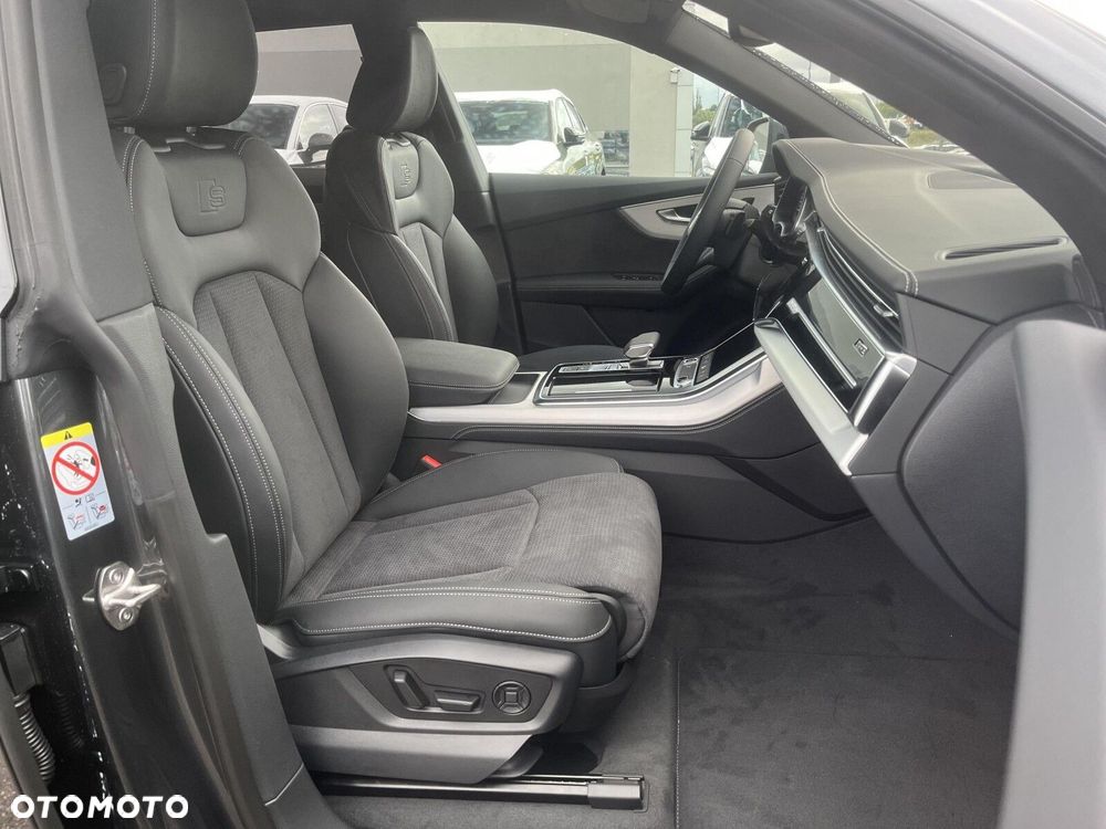 Audi Q8 - 12