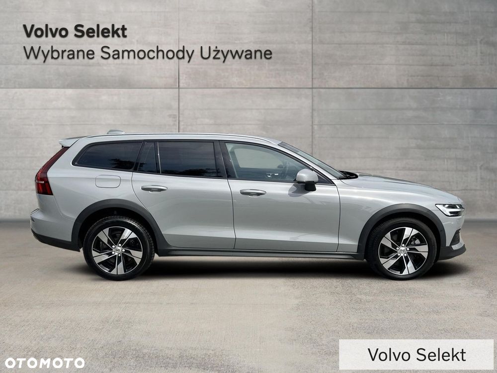 Volvo V60 Cross Country - 6