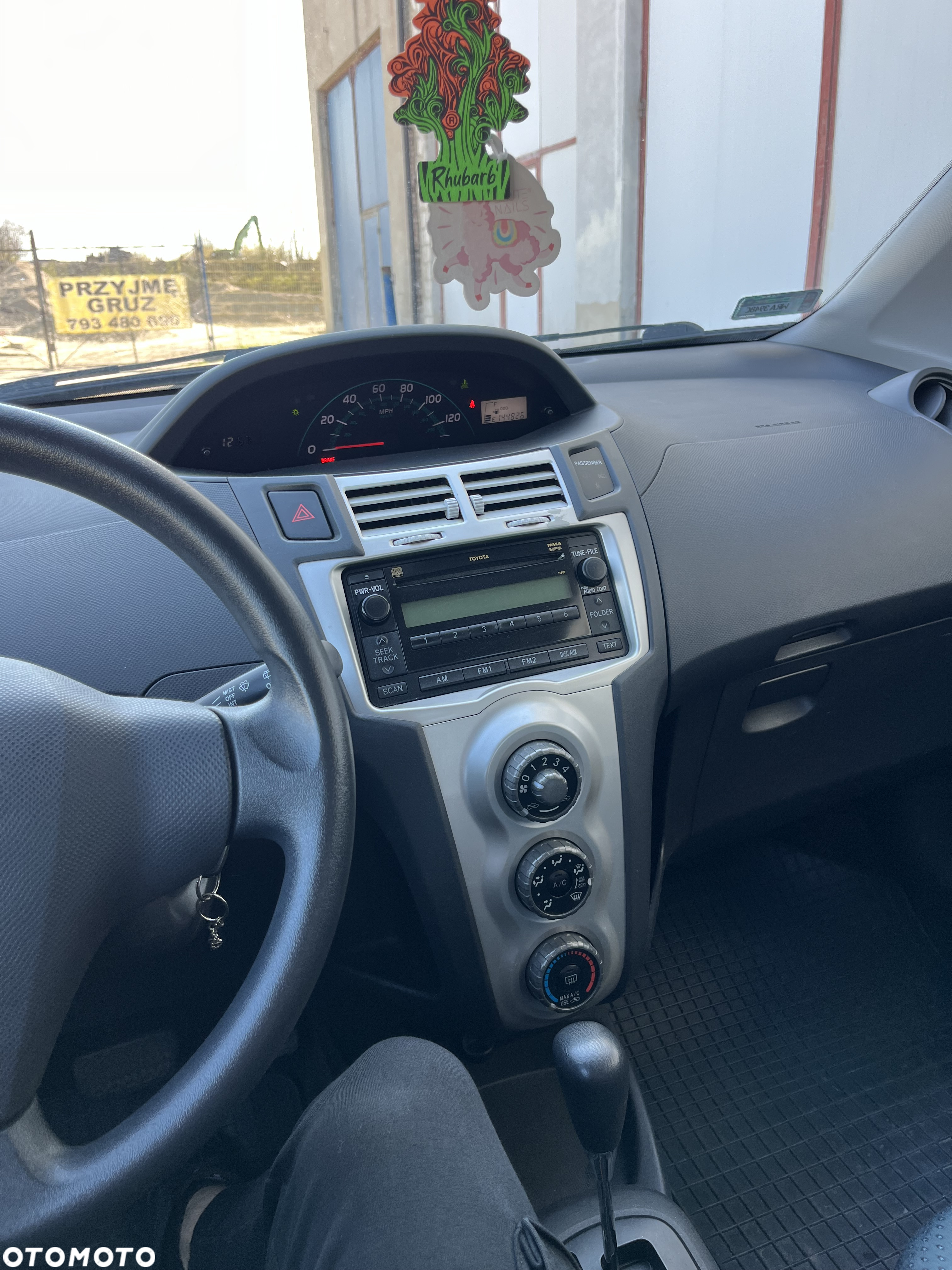 Toyota Yaris 1.5 - 6