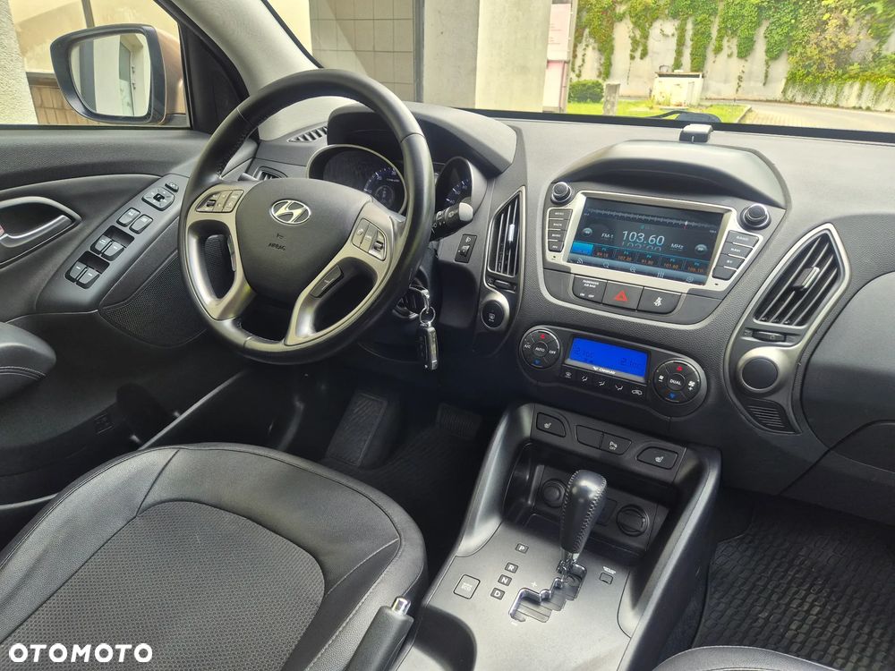 Hyundai ix35 2.0 CRDi 4WD Automatik Fifa World Cup Gold Edition - 17