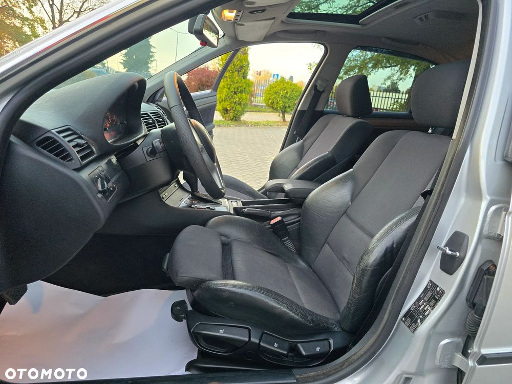 BMW Seria 3 323i - 33