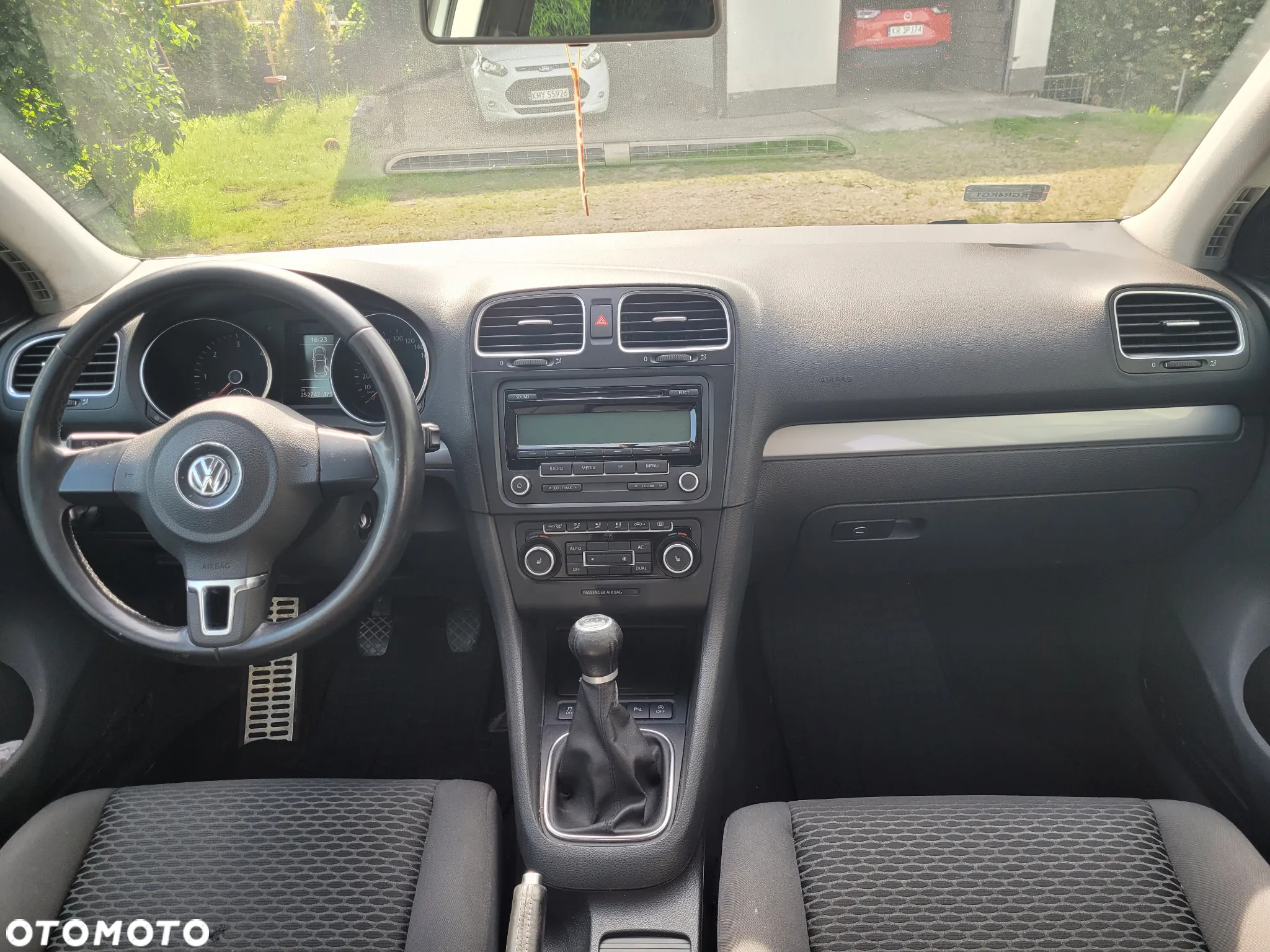 Volkswagen Golf 1.6 TDI BlueMotion Technology Comfortline - 9