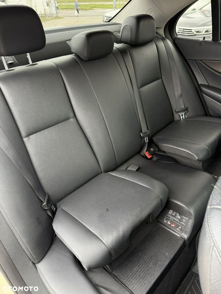 Mercedes-Benz Klasa E 200 d 9G-TRONIC - 12