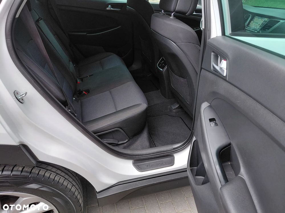 Hyundai Tucson 1.6 GDI BlueDrive Style 2WD - 38